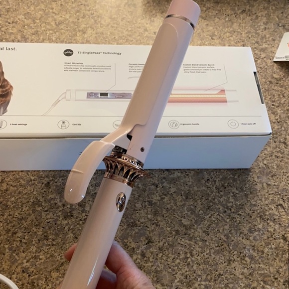 T3 Twirl 1.25” curling iron NEW - Picture 8 of 8